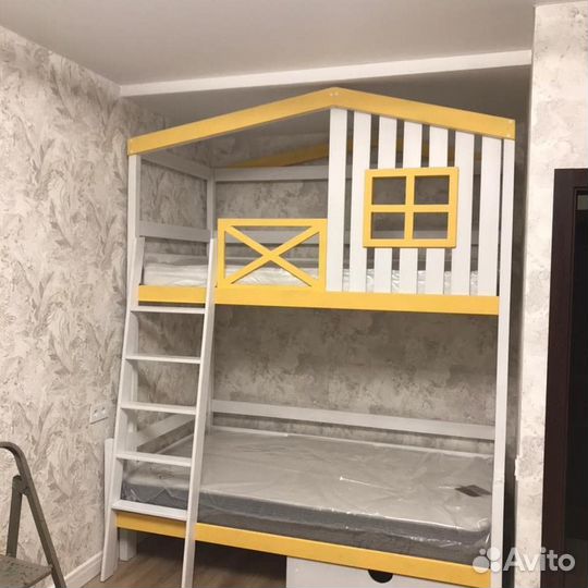 Детская кроватка домик