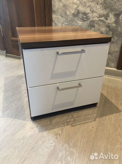 Тумба прикроватная