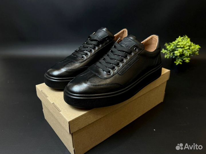 Кроссовки Armani долговечные