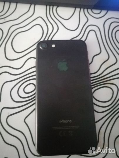 Телефон iPhone 7
