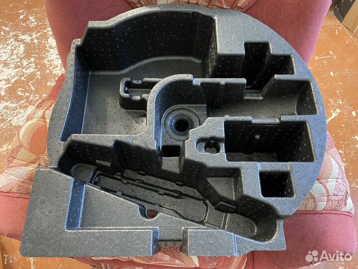 Вставка в нишу багажного отделения Audi Q8