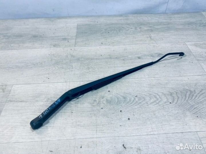 Поводок стеклоочистителя левый Nissan Armada SUV