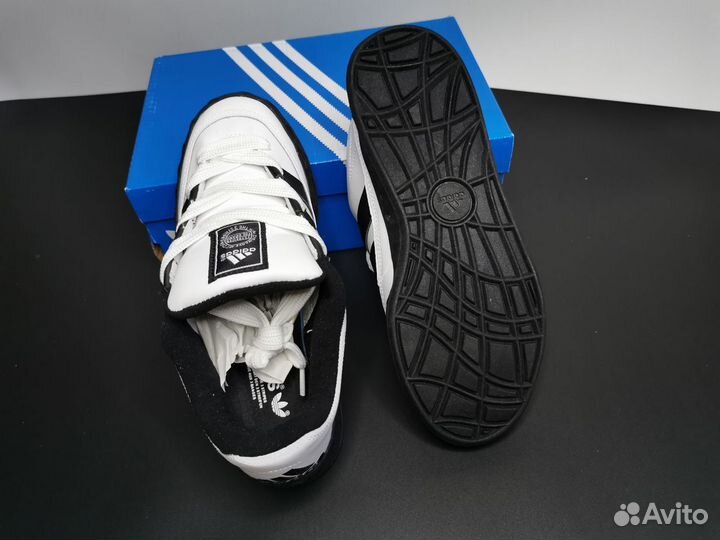 Кроссовки унисекс adidas Adimatic белого цвета