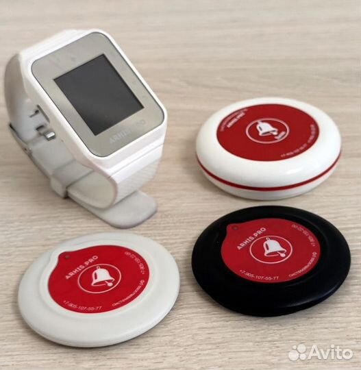 Комплекты вызова персонала: кнопка вызова и часы