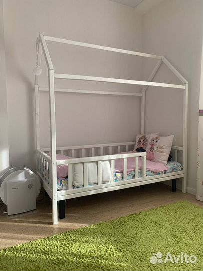 Детская кровать с матрасом и основанием