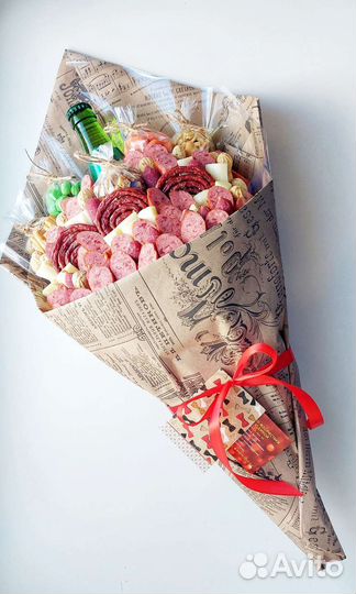 Мужской букет из колбасок и сыра