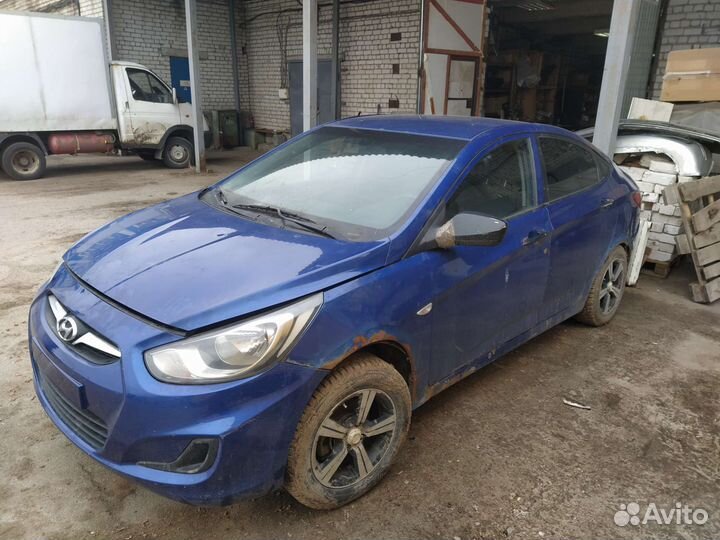 В разборе Hyundai Solaris 1