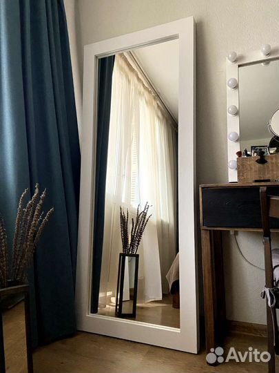 Зеркало, зеркало в деревянной раме