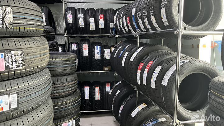 Royal Black Royal Mile 205/55 R16 94W