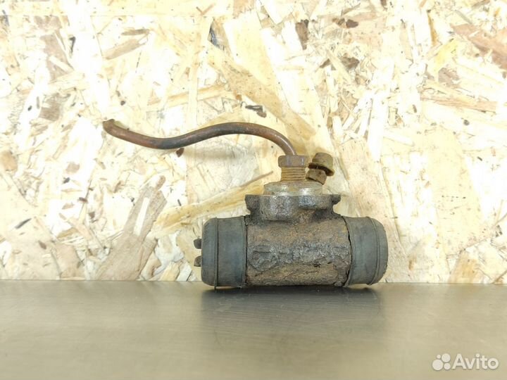 Цилиндр тормозов рабочий Toyota Corolla e10