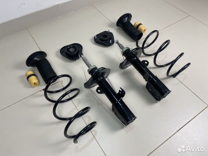 Стойка передняя Toyota Avensis T250 2003-2008