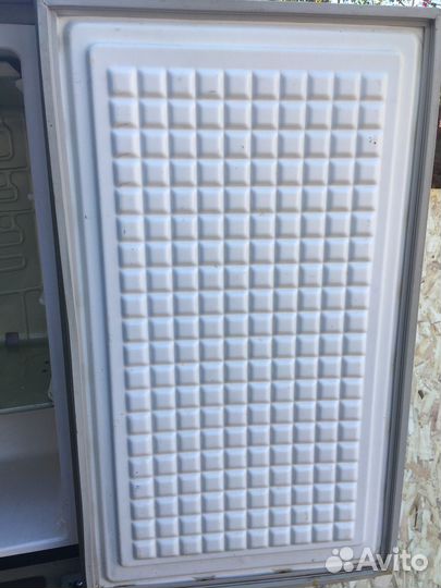 Морозилльная камера небольшая