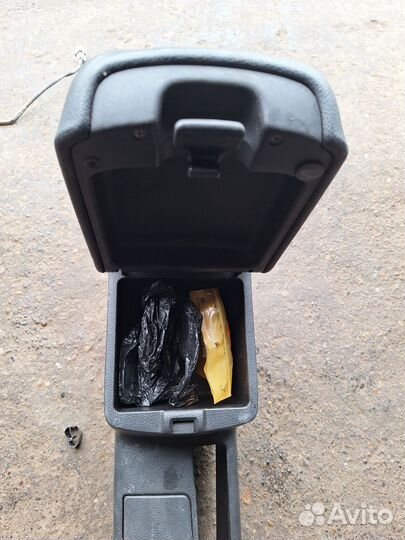 Подлокотник nissan x-trail t31