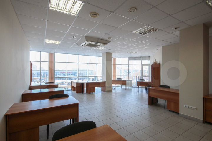 Офис с арендатором, 104 м²