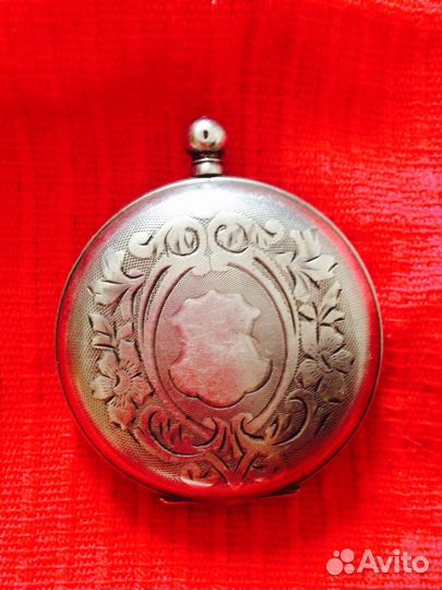 Серебряные карманные часы