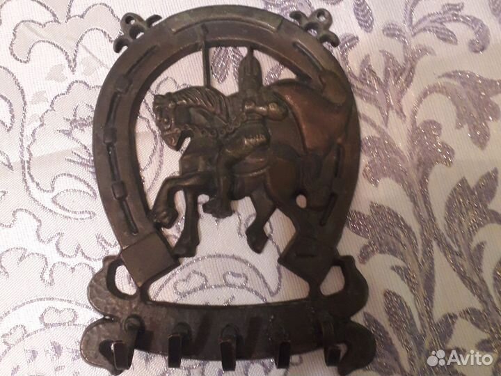 Вешалки декоративные