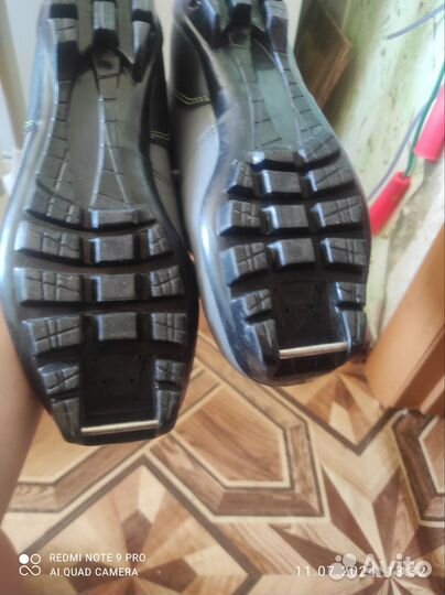 Лыжные ботинки