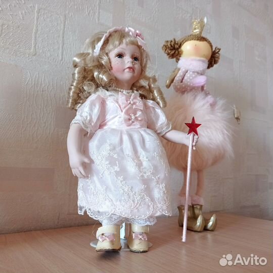 Кукла фарфоровая
