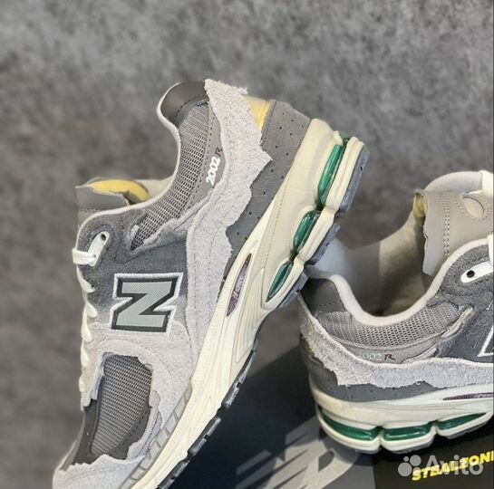 New Balance 2002r