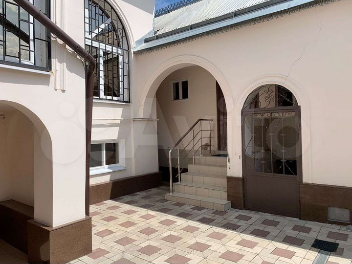 Дом 298 м² на участке 6 сот.