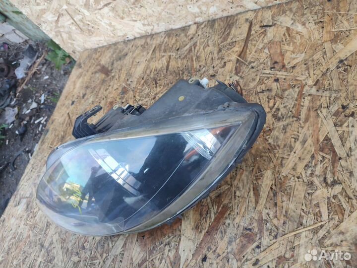 Левая фара Seat Leon 2 до рестайл