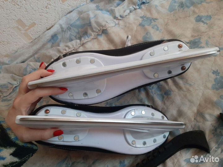 Коньки хоккейные