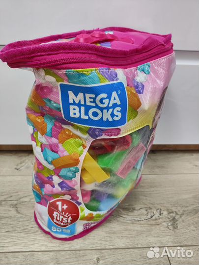 Конструктор Mega bloks 130 деталей + стол