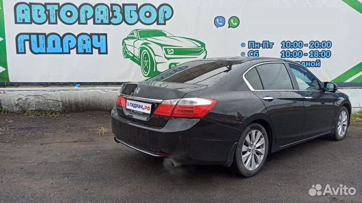 Накладка порога задняя правая Honda Accord 84211T2