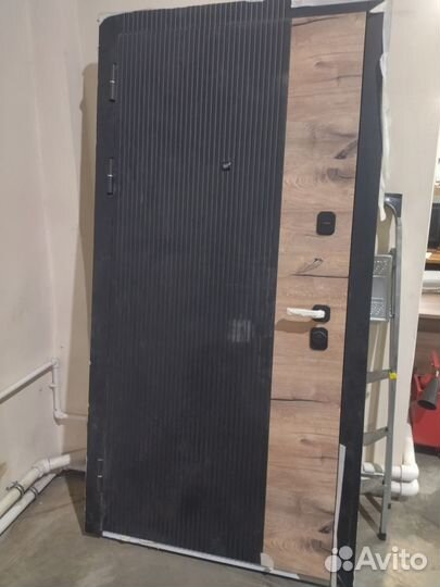 Входная металлическая дверь идеал сост