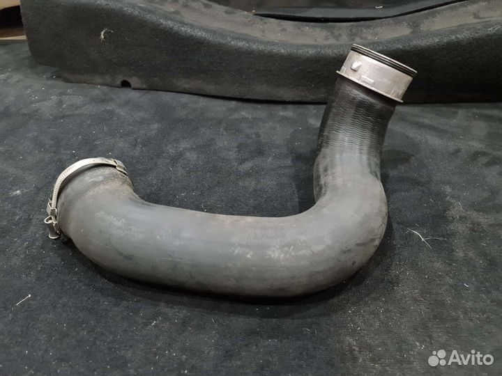 Патрубок интеркуллера левый Mercedes W221 OM642