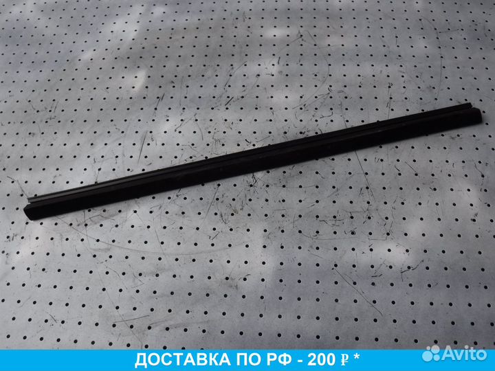 Уплотнитель стекла (внутри) Mazda Tribute