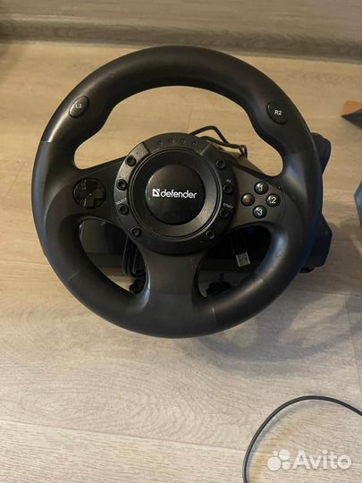 Игровой руль с педалями