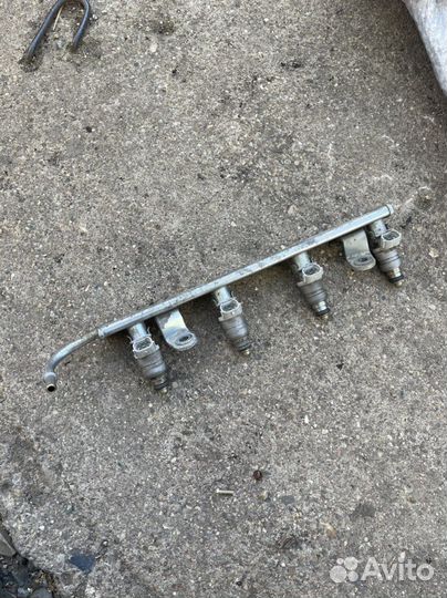 Топливная рампа с форсунками митсубиси кольт