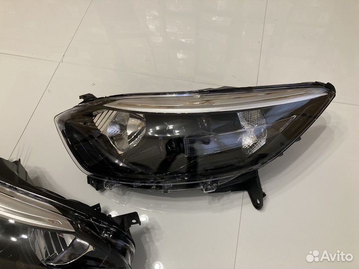 Фара (1шт) Renault Kaptur - черная