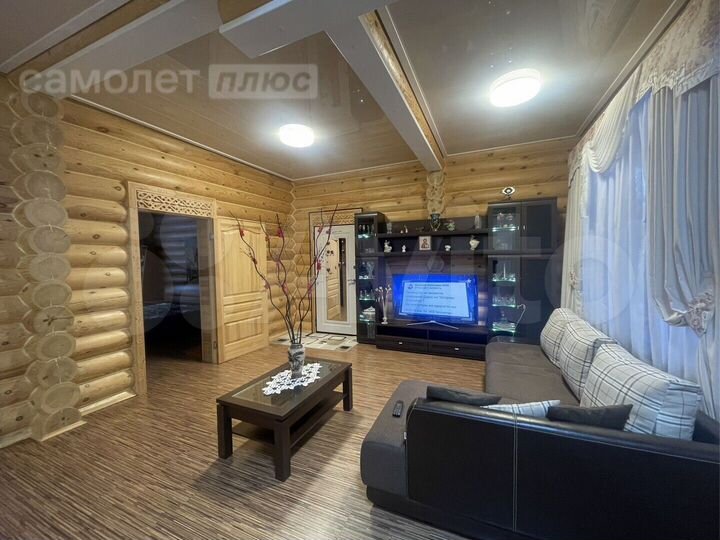 Дом 248,8 м² на участке 7,5 сот.