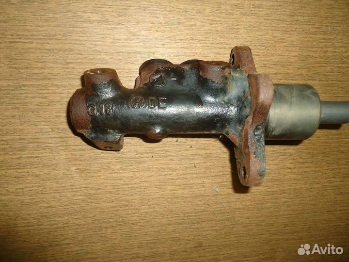 Бачок тормозной жидкости Volkswagen Passat B4