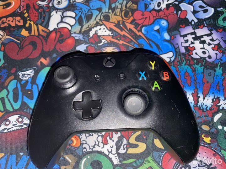 Геймпад xbox one s немножко паломаный