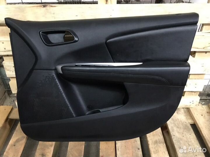 Обшивка двери передней правой Dodge Journey 2013
