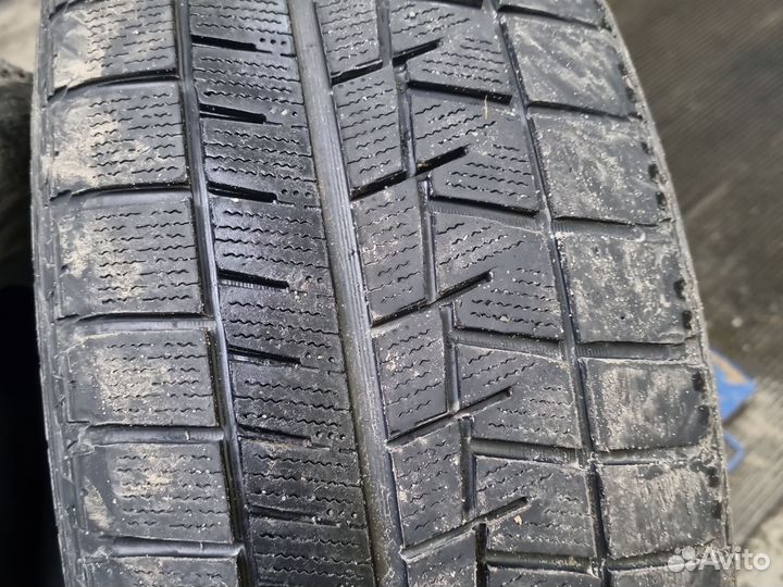 Bridgestone Blizzak Revo GZ 215/60 R17 96S