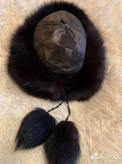 Шапка с мехом чернобурки