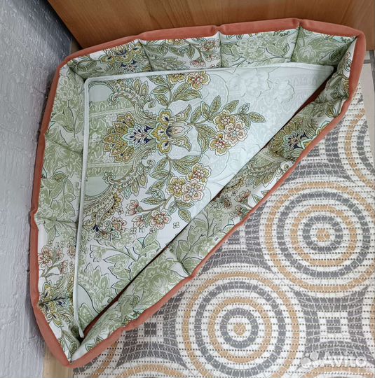 Домик лежанка для домашних питомцев