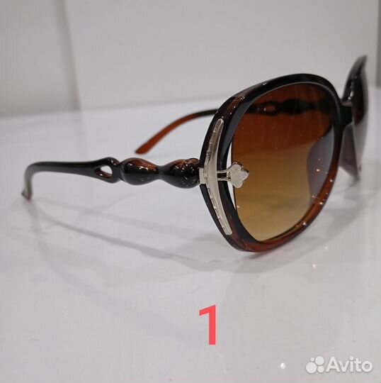 Солнцезащитные очки брендовые