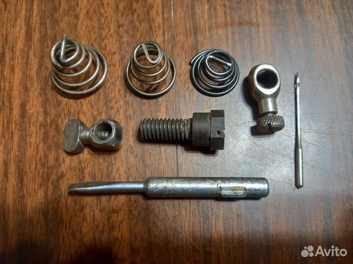 Запчасти от старых швейных машин