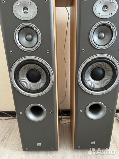 Акустические колонки jbl напольные