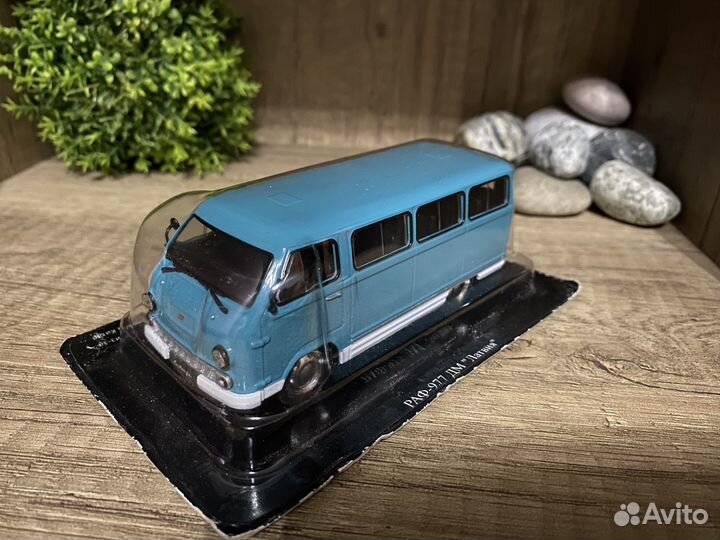 Модель автомобиля раф-977