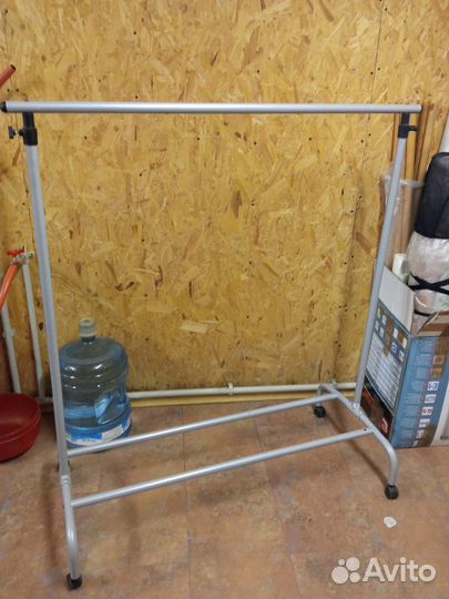 Вешалка для одежды напольная