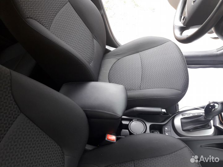 Подлокотники Kia Rio3 / Хундай Солярис - Рапид