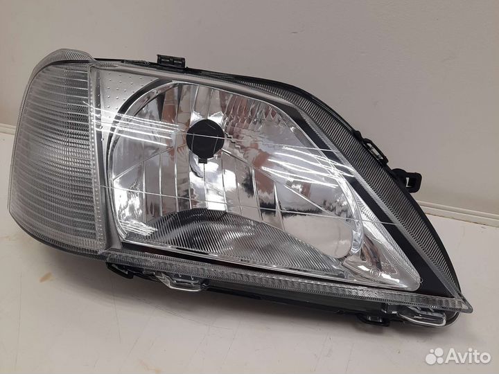 Фара правая Renault Logan 1