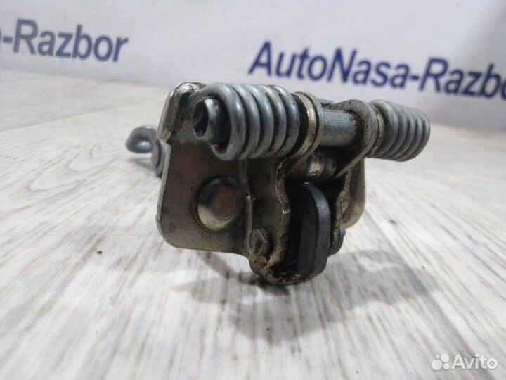 Ограничитель двери задний левый Nissan Tiida