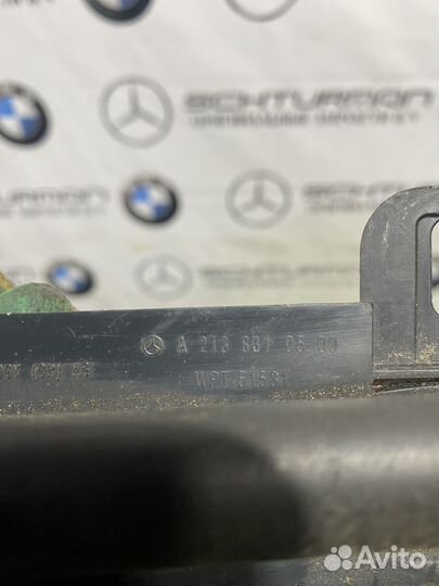 Уплотнитель капота левый Mercedes W213 A2138310500